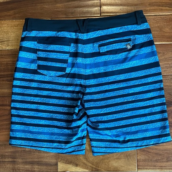 The North Face Men’s Blue Striped Drawstring Boardshorts - Picture 2 of 10